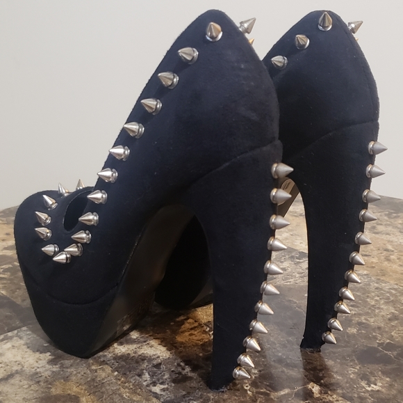 Studdes Pumps - Picture 3 of 4